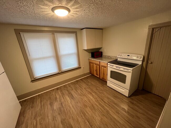 Foto del edificio - 5200 Elk River Rd N