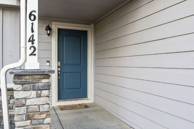 Foto del edificio - Gorgeous home with a finished basement, 3-...