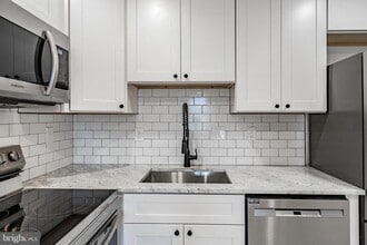 Building Photo - 21 Gay St