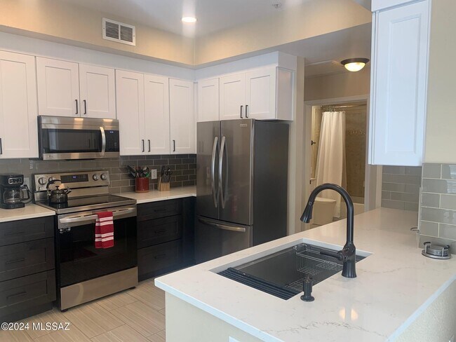 Foto del edificio - 1500 E Pusch Wilderness Dr