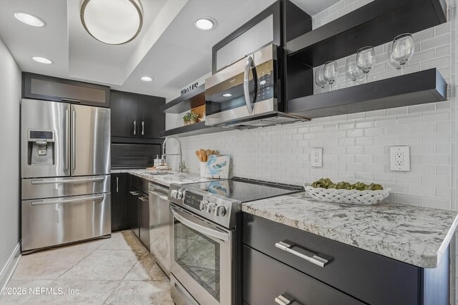 Building Photo - 1601 Ocean Dr S