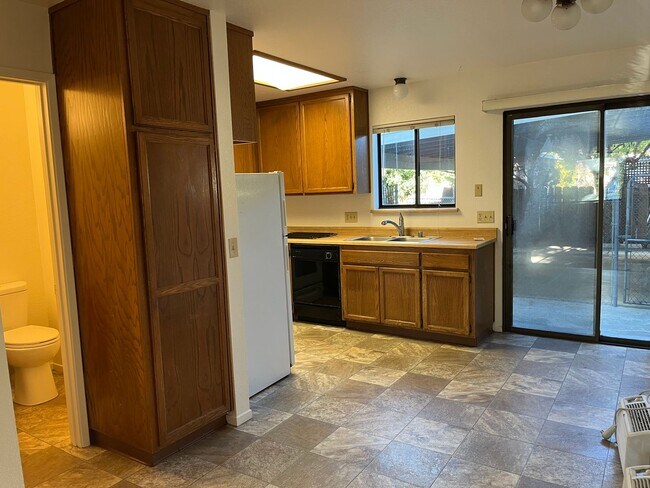 Foto del edificio - SouthMainStreet -4plex