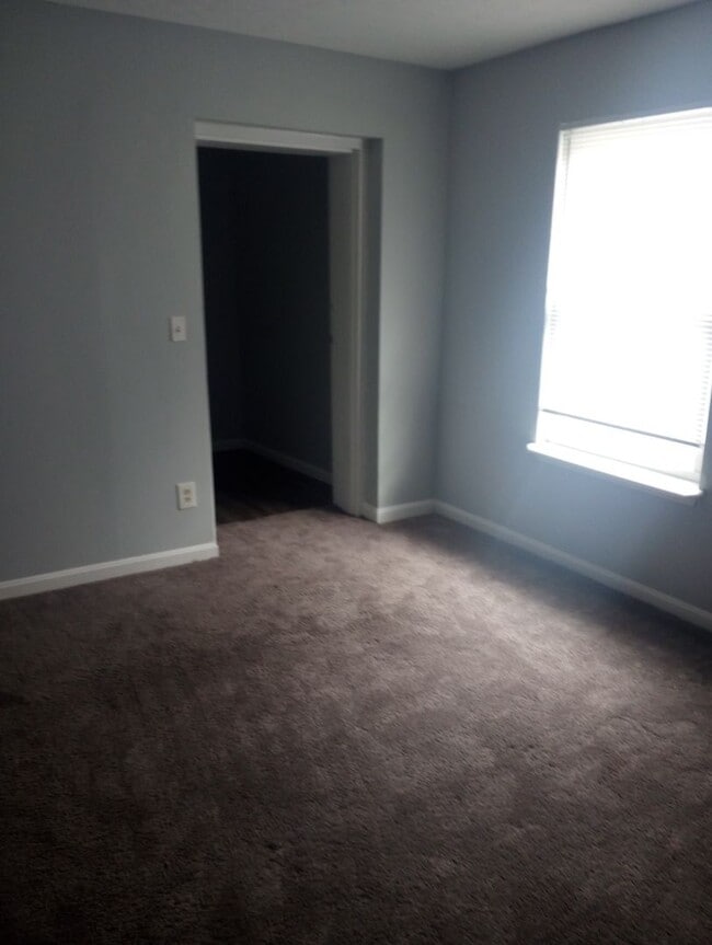 Building Photo - Spacious 3-bedroom Brick House