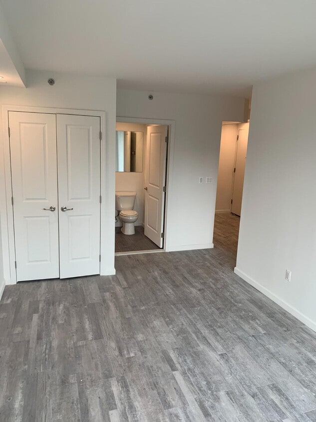 Foto principal - 433 W 53rd St