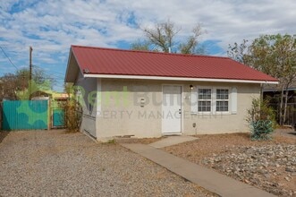 Building Photo - 215 Stanford Dr SE