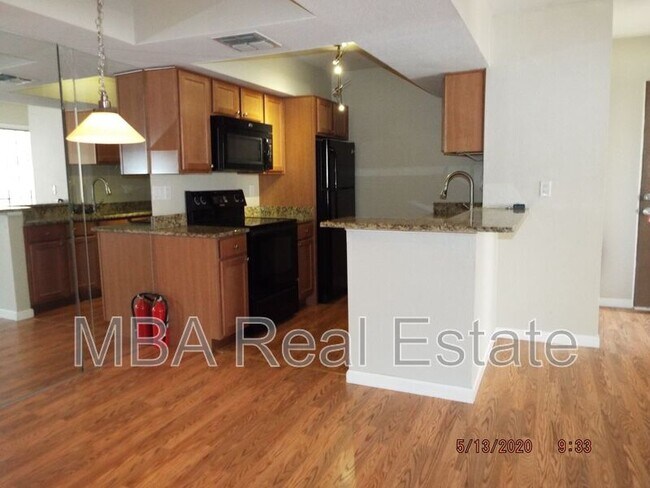 Foto del edificio - 4554 E Paradise Village Pkwy N