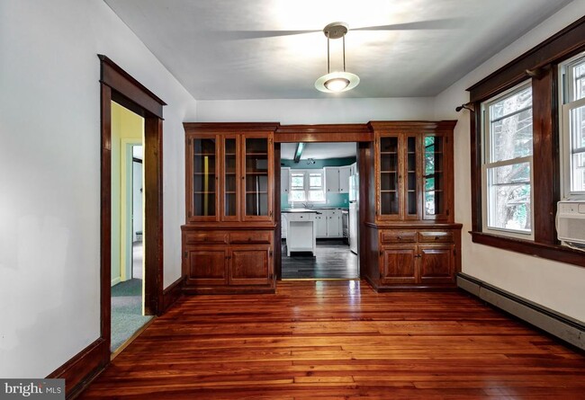 Building Photo - 215 Swarthmore Rd