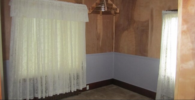 Building Photo - 1700 Norway St