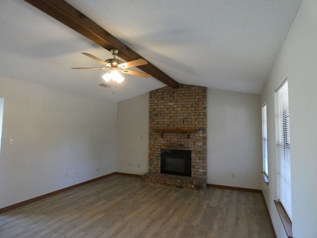 Building Photo - Great home in the heart of Pace!