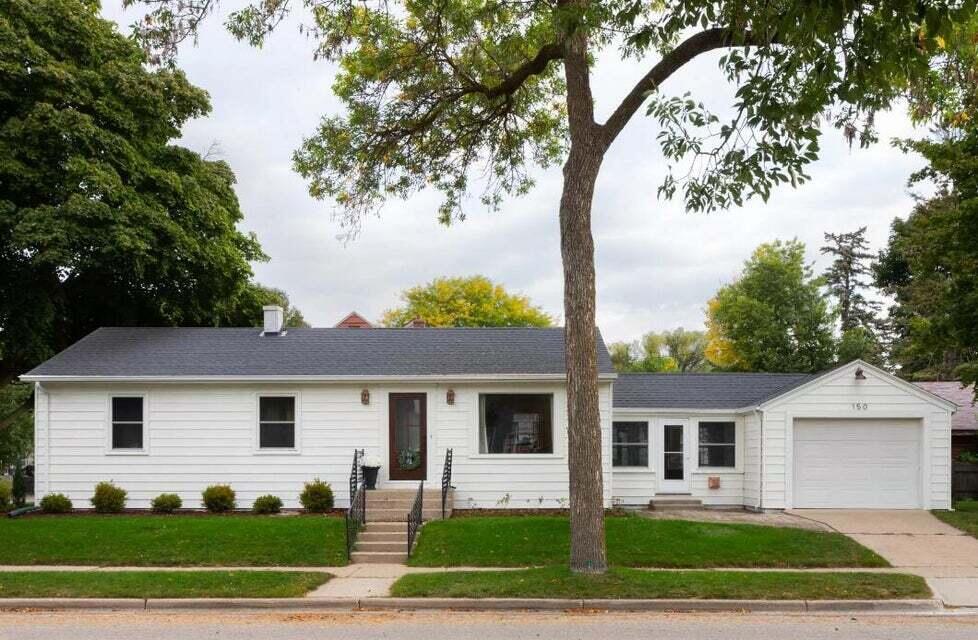 Primary Photo - 150 E Lancaster Ave