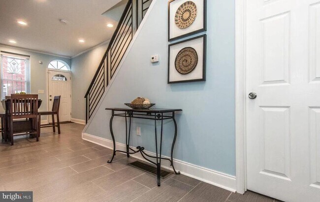 Building Photo - 2345 Turner St