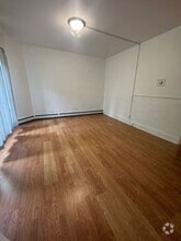 Building Photo - 414 6th St S
