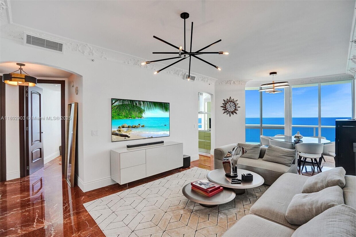 Primary Photo - 18201 Collins Ave