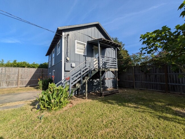 Building Photo - 722 Ave C
