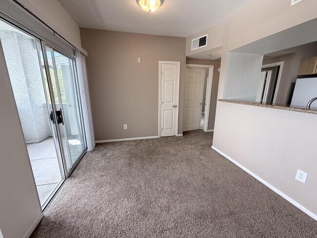 Foto del edificio - 2 Bedroom 2 Bathroom Condo