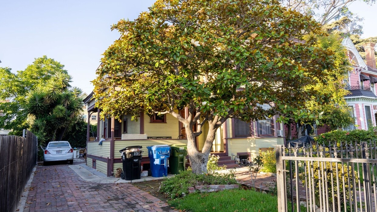 Foto del edificio - 1013 W 24th St