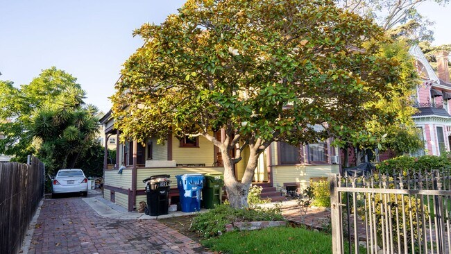 Photo - 1013 W 24th St Apartment