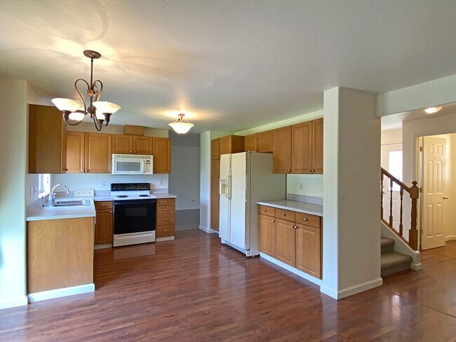 Building Photo - Beautiful and Spacious 4 Bedroom Albany Home