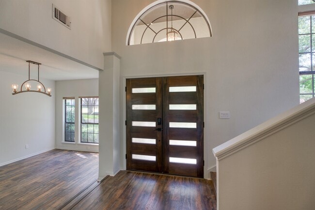 Building Photo - 2805 Aurora