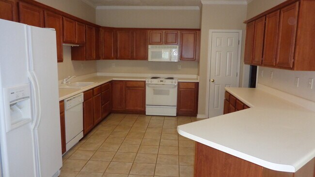 Building Photo - 4br/2.5ba home located in Walnut Gardens o...
