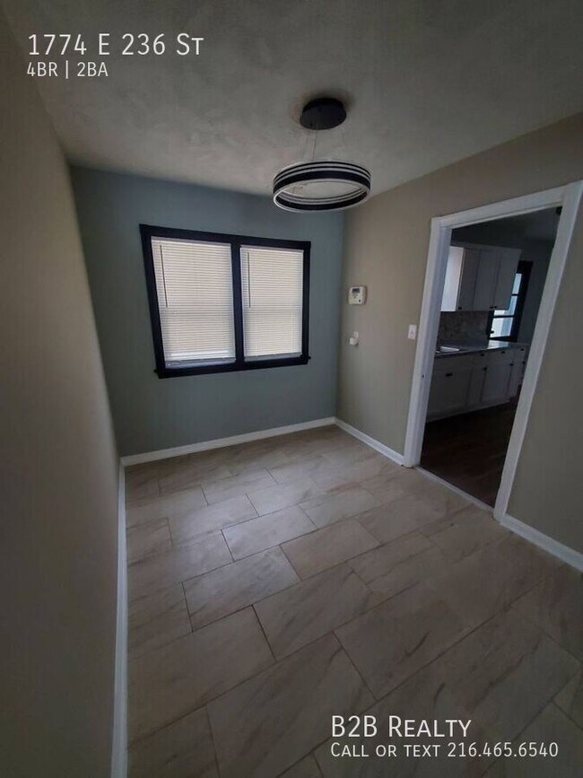 Foto del edificio - 1774 E 236th St