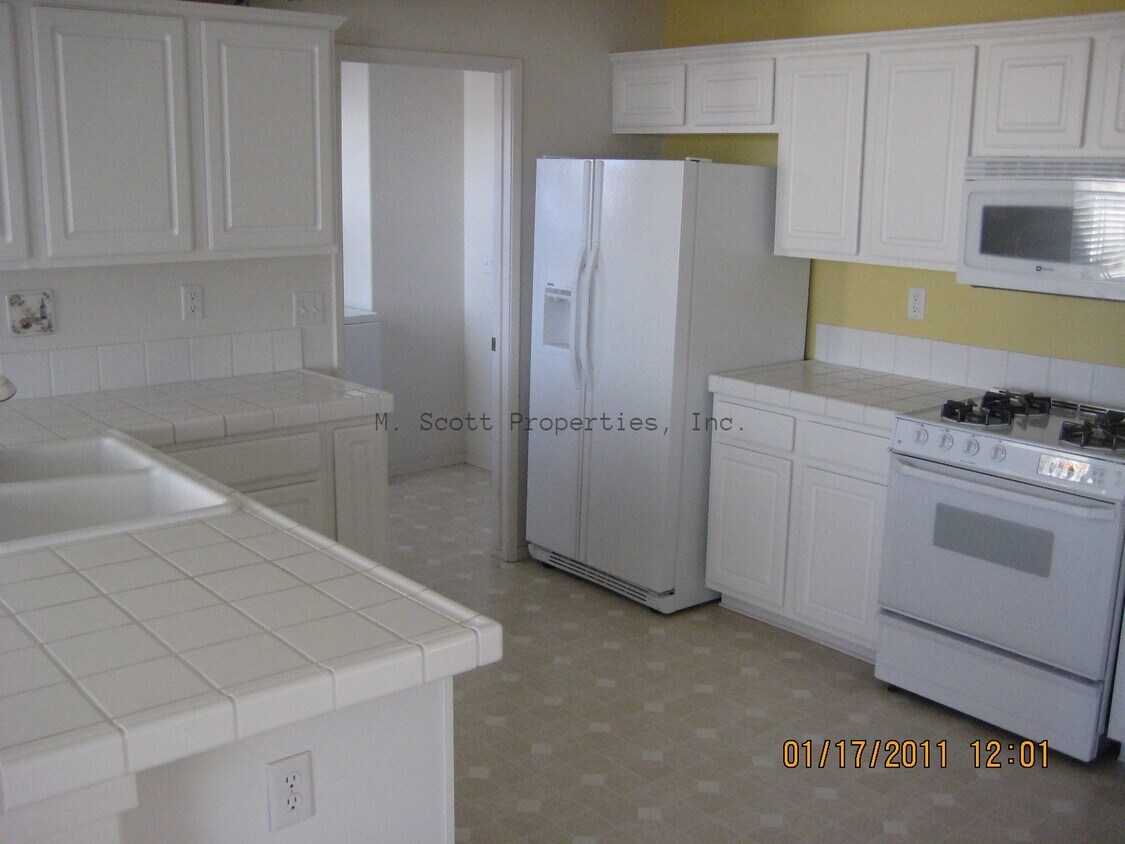 Building Photo - 1063 Cedar Crest Dr
