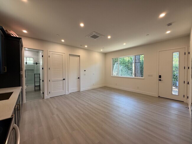 Foto del edificio - 812 Nash Rd