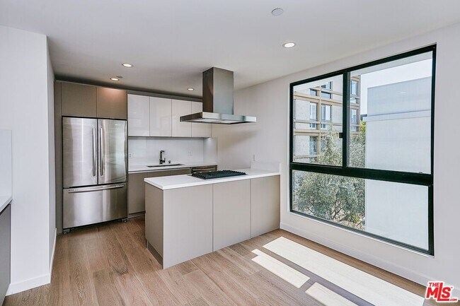 Foto del edificio - 328 N Maple Dr