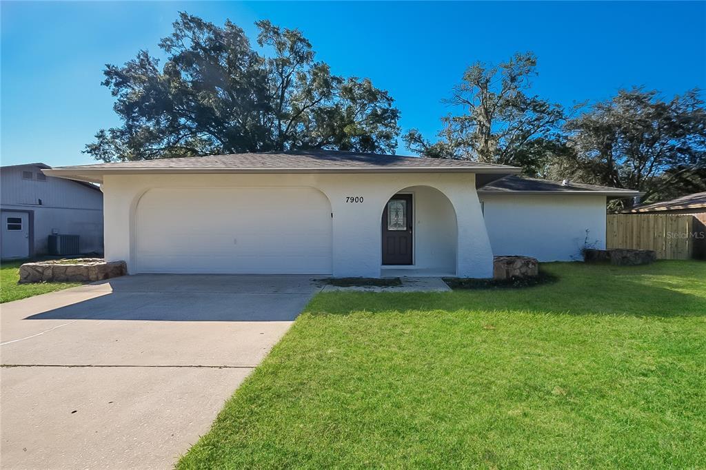 Foto principal - 7900 Lightfoot Dr
