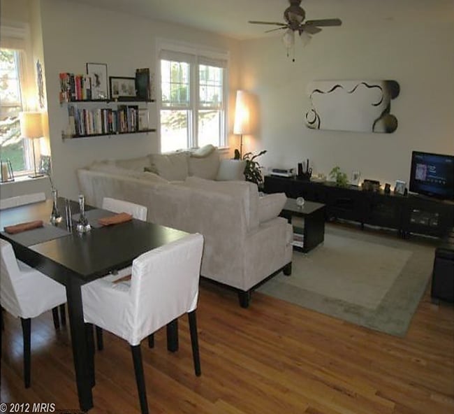 Living - 2205 Washington Avenue