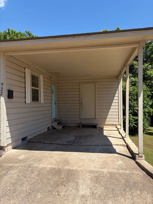 Building Photo - 922 N 20th St, Van Buren, AR 72956