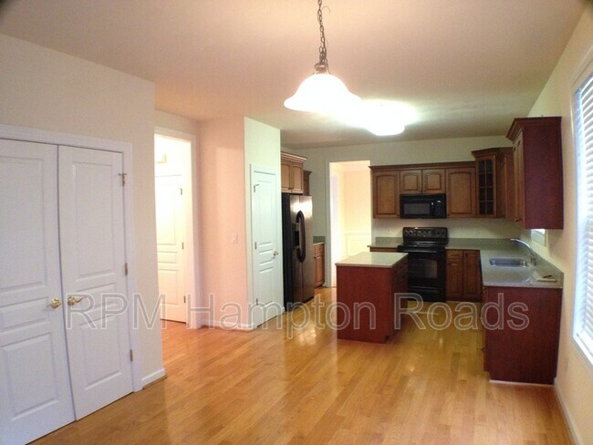 Building Photo - 909 Brice Ct