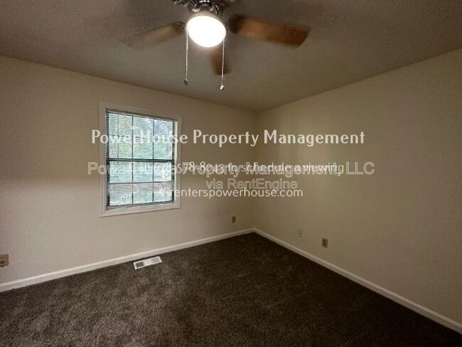Building Photo - 504 Oakwood Ct