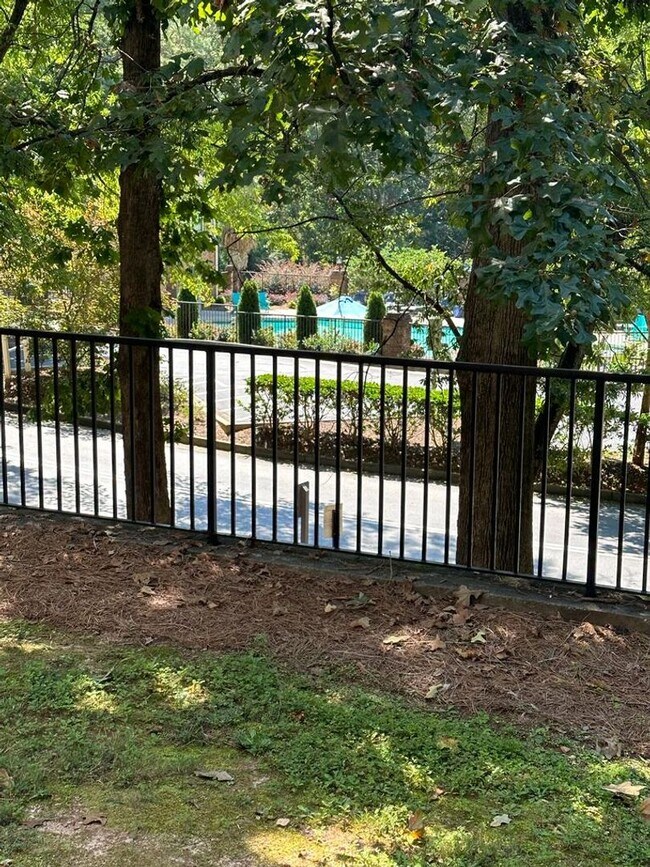 Foto del edificio - 616 Barrington Hills Dr