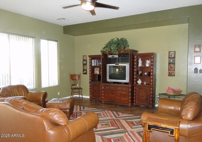 Building Photo - 2520 S Dragoon Dr
