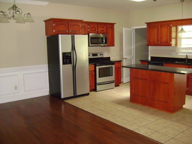 Building Photo - LIVE OAK DUPLEXES- HISTORIC POOLER