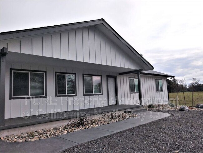 Building Photo - 10081 East Rd