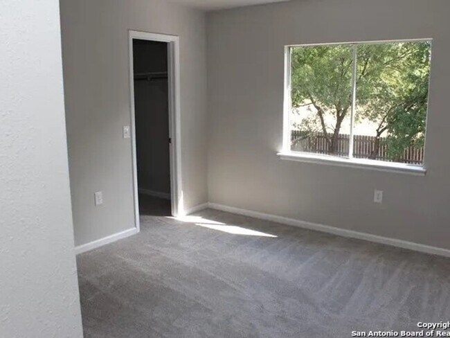 Building Photo - Pet Friendly Four Bedroom Home in San Anto...