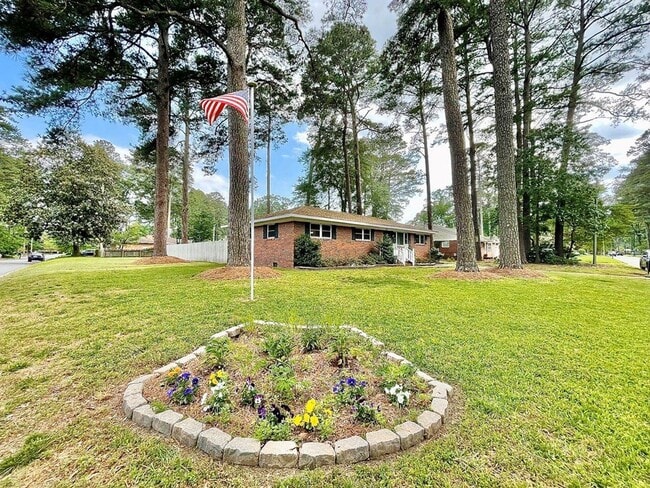 Foto del edificio - Ready 07-13-26! 4/2 Ranch Home On Corner Lot! Pet-Friendly & All Appliances Convey!