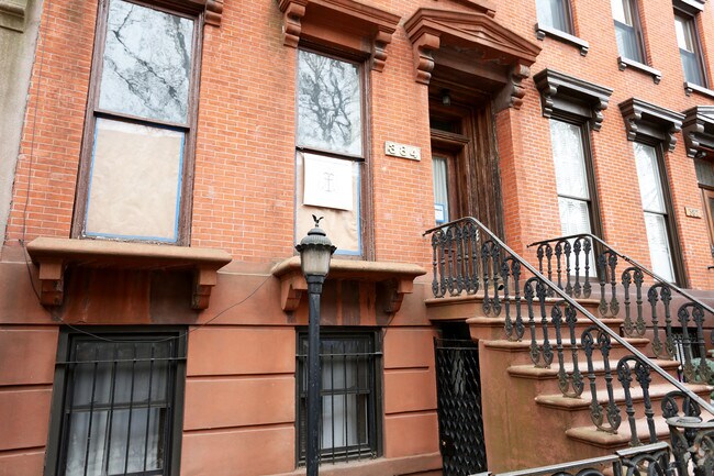 Building Photo - 384 Sackett St