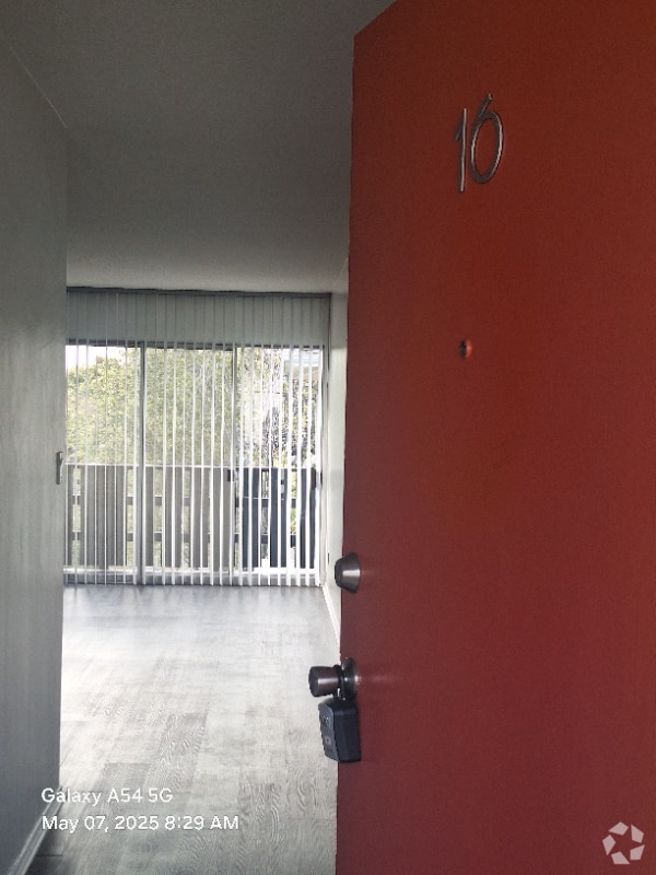 Building Photo - 609 De La Vina St