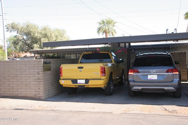 Foto del edificio - 5680 N 12th St