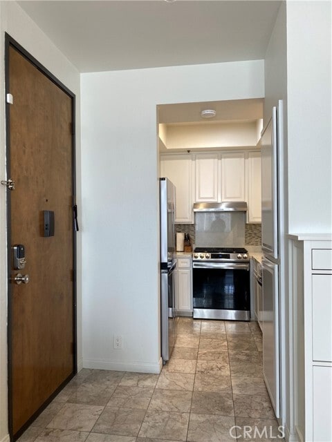 Building Photo - 533 S St Andrews Pl