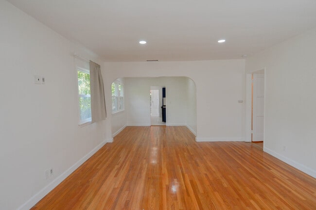 Building Photo - 3246 Barham Blvd