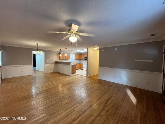 Building Photo - 306 Cole Dr