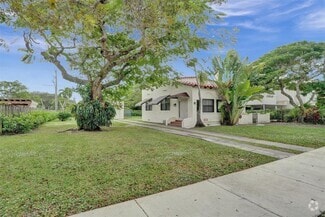 Building Photo - 418 SW 18th Ct