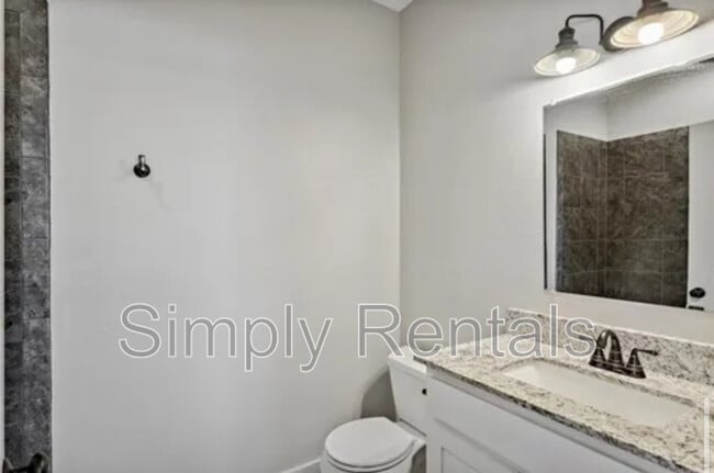 Foto del edificio - 703 Maple St