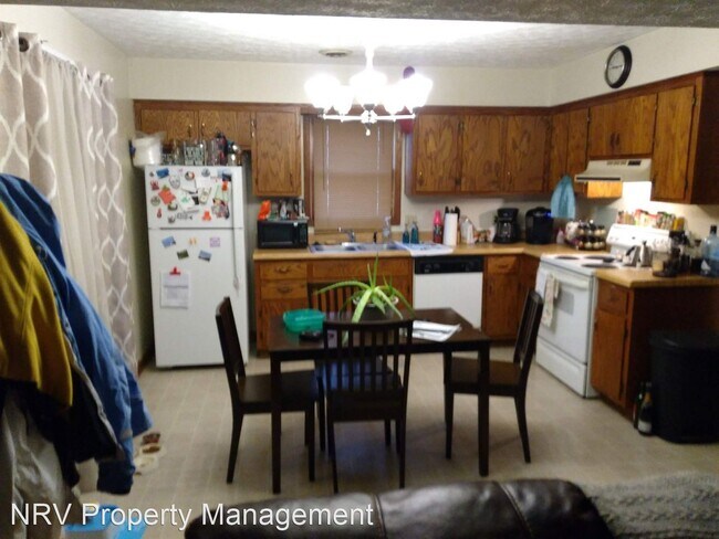 Building Photo - 2 br, 2 bath House - 485 Wakeman Court