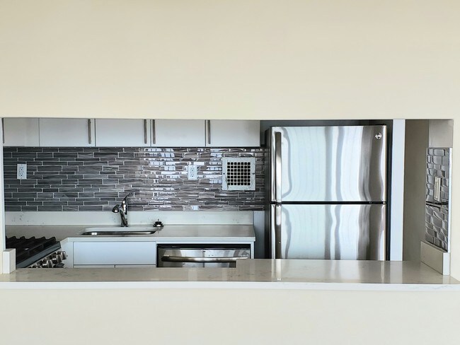 Foto del edificio - 8203 Boulevard E