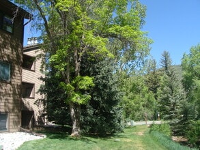 Building Photo - 1050 W Beaver Creek Blvd